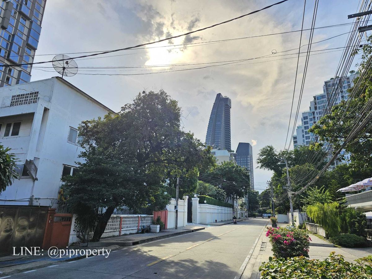 For RentCondoSukhumvit, Asoke, Thonglor : High floor river view 1Bedroom unit for rent in Ideo Q Sukhumvit 36.  Thonglor - Rama 4 lifestyle. Ready for moving in.