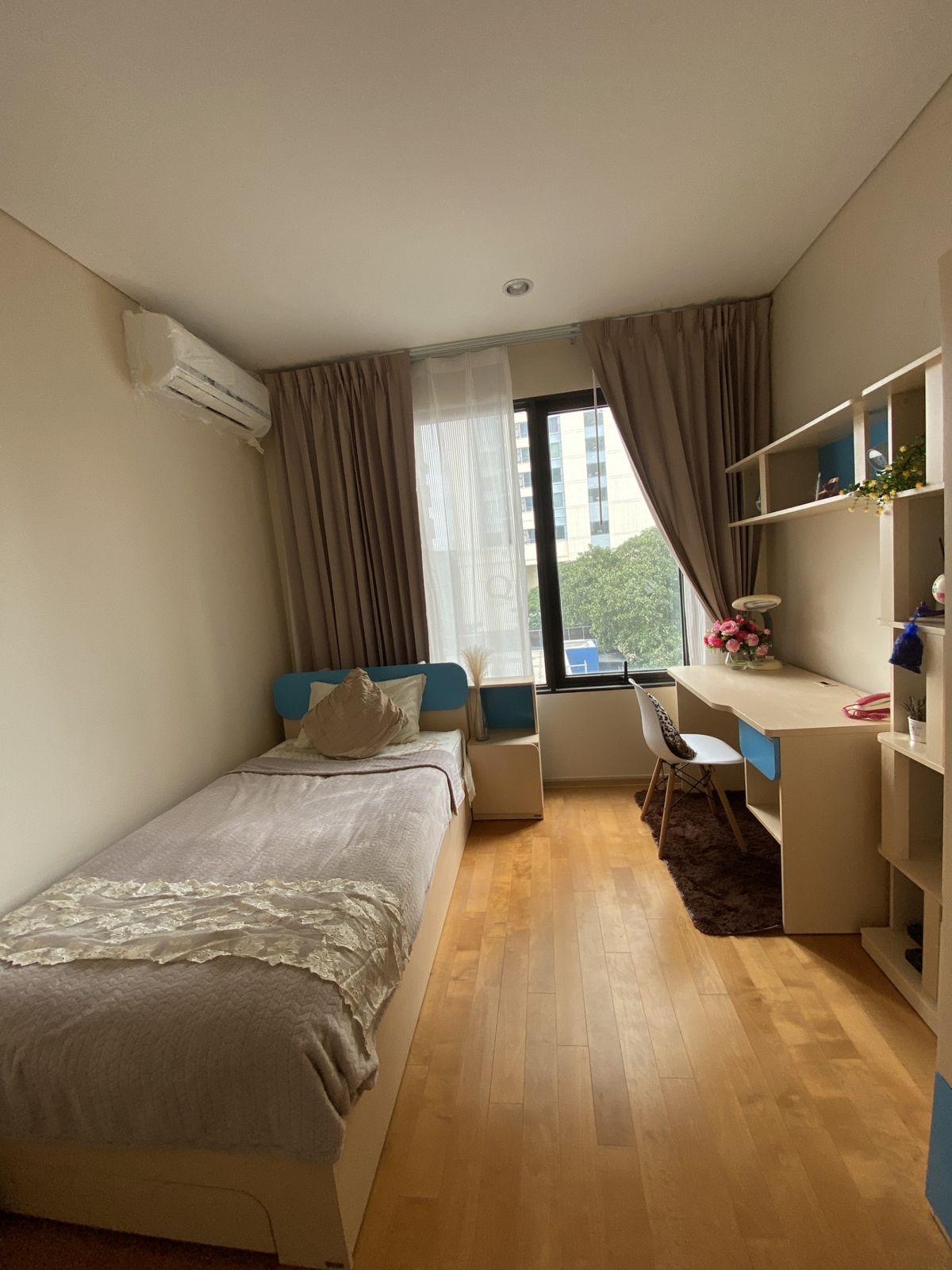 ให้เช่าคอนโดพระราม 9 เพชรบุรีตัดใหม่ RCA : ให้ เช่า ด่วน 2ห้องนอน 2ห้องน้ำ (ห้องใหม่พร้อมอยู่) Life Asoke