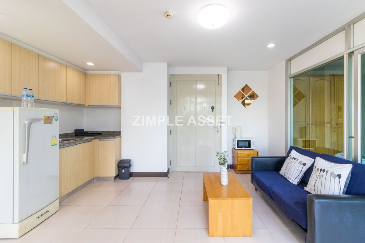 For RentPattanakan, Srinakarin : Line ID: @zimple_asset  Apartment style Condo on Srinakarin Road, Spacious and fully furnished rooms in a peaceful and secure environment, featuring a swimming pool. Conveniently located near MRT Hua Mak. Short-term rentals are also available.