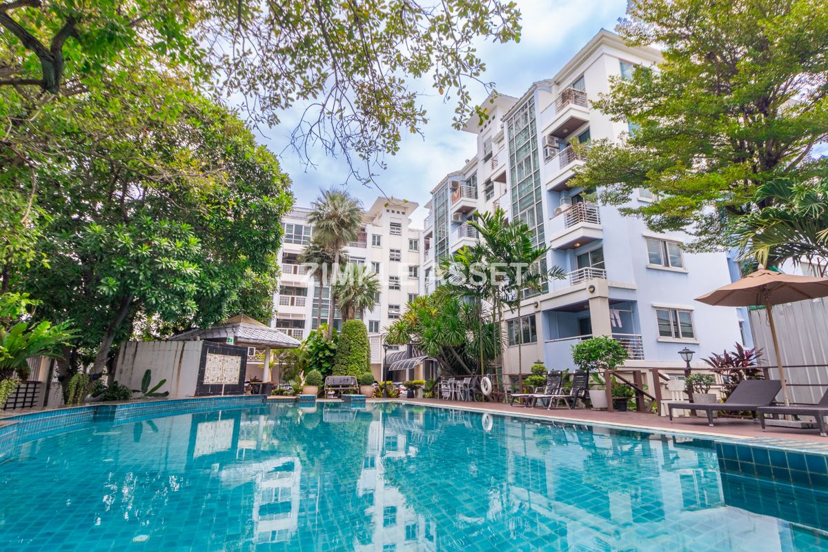 For RentPattanakan, Srinakarin : Line ID: @zimple_asset  Apartment style Condo on Srinakarin Road, Spacious and fully furnished rooms in a peaceful and secure environment, featuring a swimming pool. Conveniently located near MRT Hua Mak. Short-term rentals are also available.