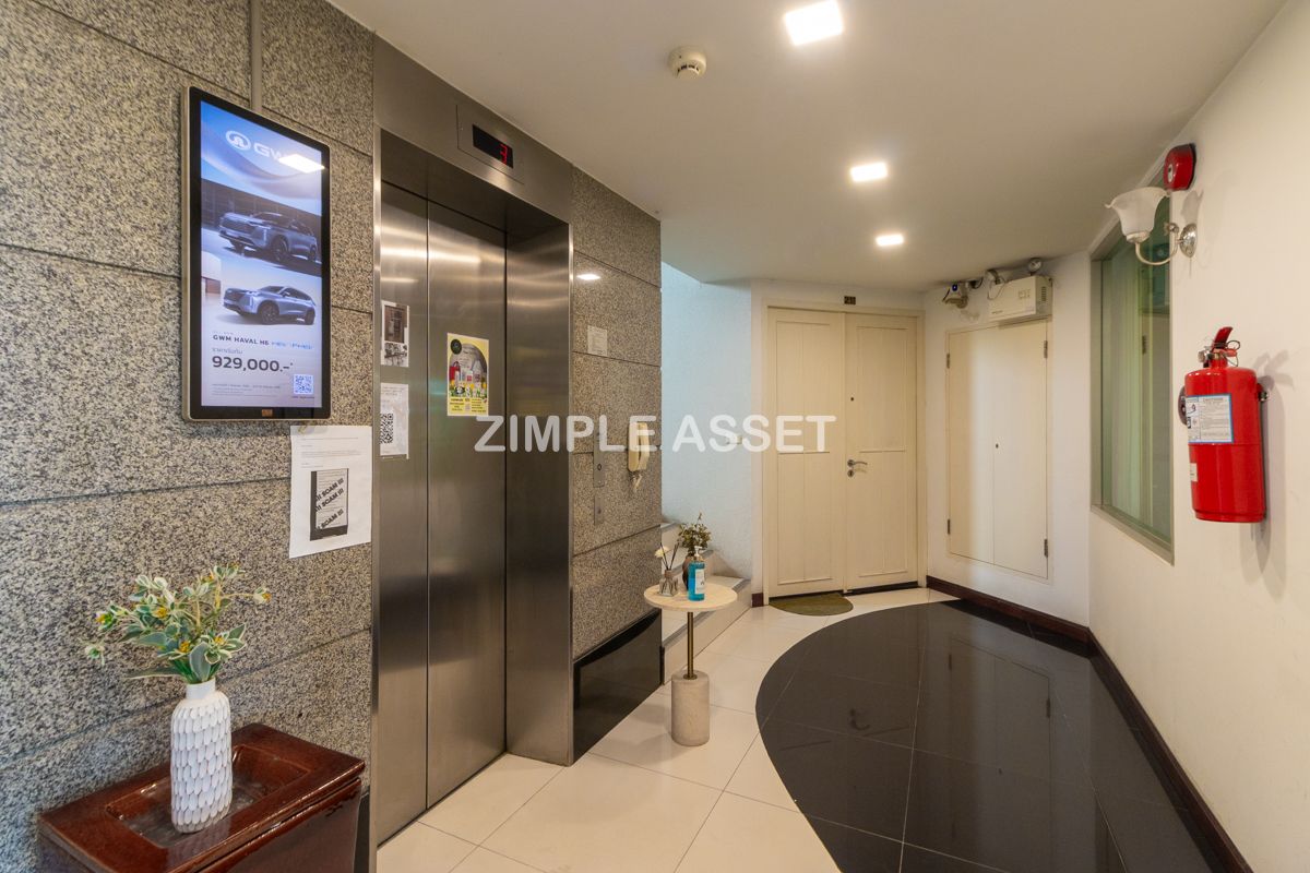 For RentPattanakan, Srinakarin : Line ID: @zimple_asset  Apartment style Condo on Srinakarin Road, Spacious and fully furnished rooms in a peaceful and secure environment, featuring a swimming pool. Conveniently located near MRT Hua Mak. Short-term rentals are also available.