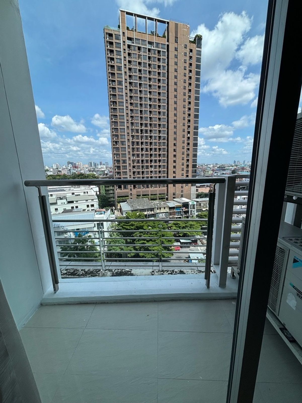 For RentCondoOnnut, Udomsuk : 🔥 Fast Deal! Condo for Rent — Skywalk Residences
🚆 Only 250m (3 mins walk) to BTS Phra Khanong
📐 Size: 50 sqm (11th)
💰 23,000 THB/month