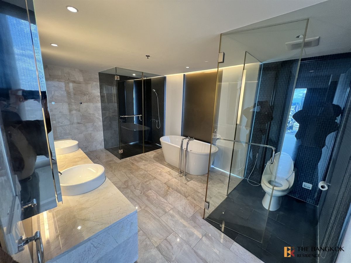 For RentCondoWitthayu, Chidlom, Langsuan, Ploenchit :   Hansar Residences Bangkok ✨ Spacious Unit with Sport Club View 🌳 Near BTS Ratchadamri  