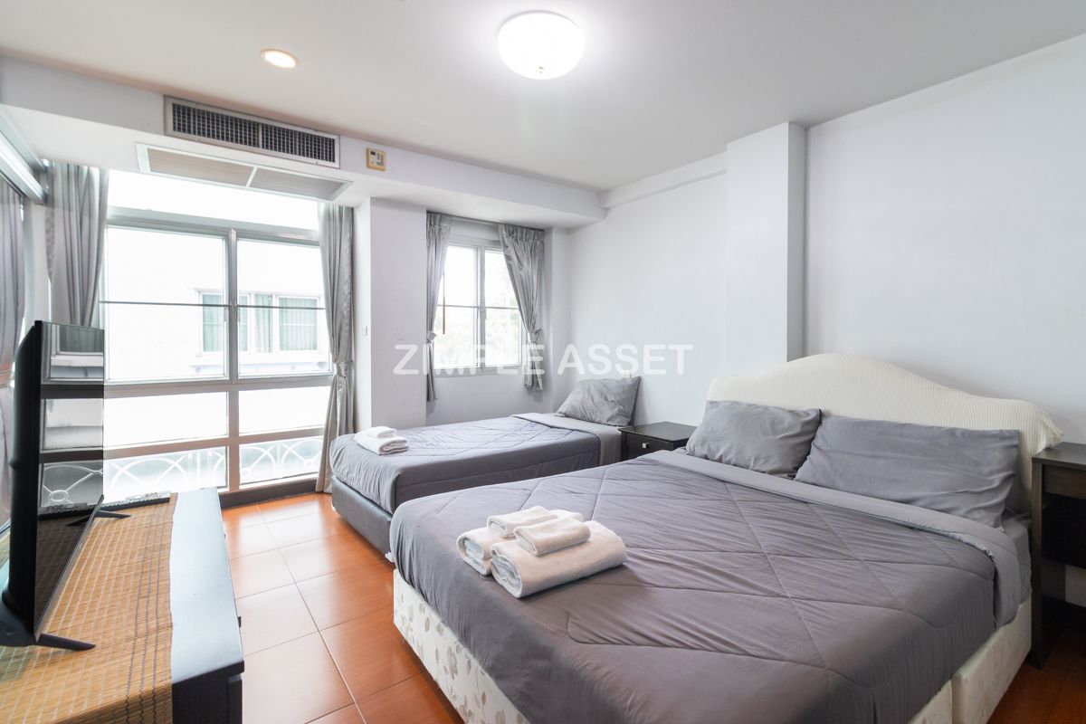 For RentPattanakan, Srinakarin : Line ID: @zimple_asset  Apartment style Condo on Srinakarin Road, Spacious and fully furnished rooms in a peaceful and secure environment, featuring a swimming pool. Conveniently located near MRT Hua Mak. Short-term rentals are also available.