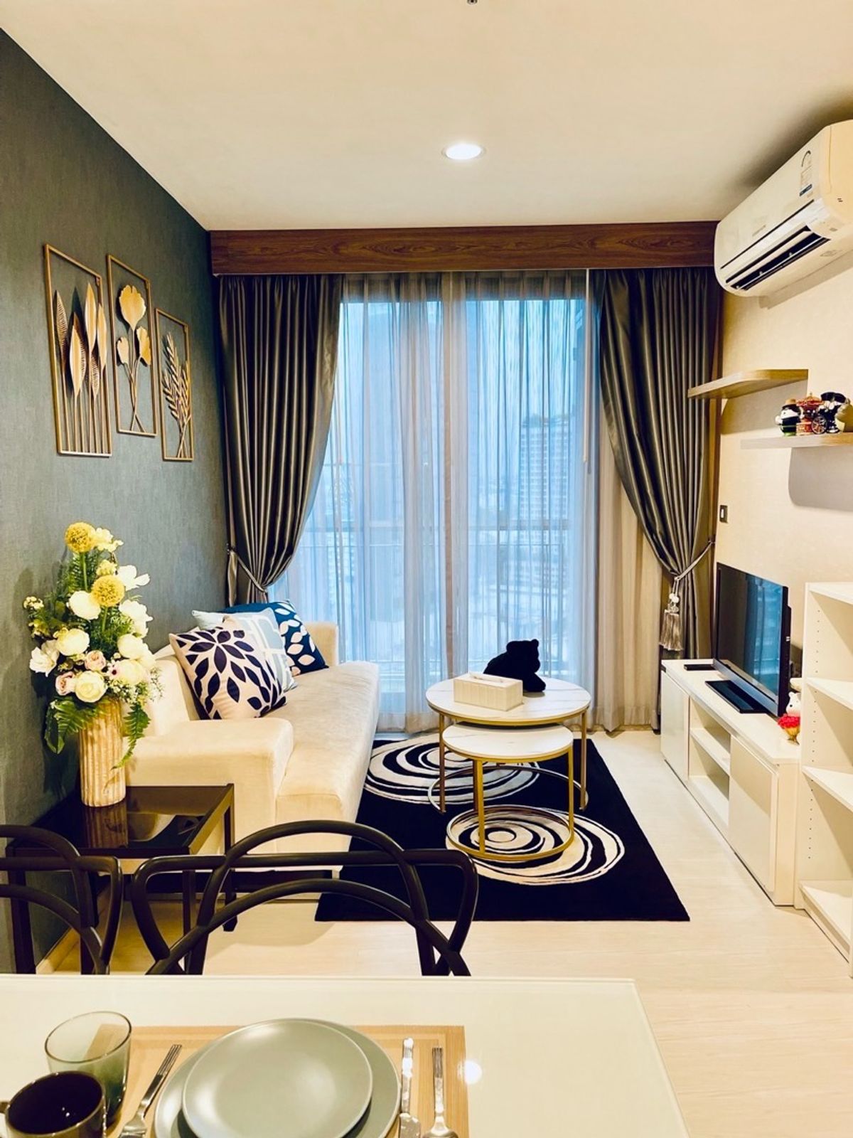ให้เช่าคอนโดสุขุมวิท อโศก ทองหล่อ : For rent condo Rhythm sukhumvit 42 
Near BTS Ekkamai 