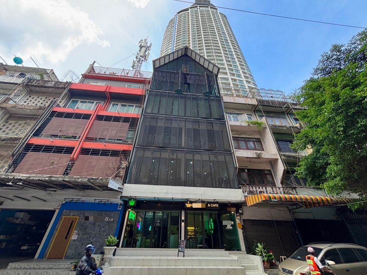 For RentRetail SpaceOnnut, Udomsuk : 🚨 Urgent! Takeover a brand-new business! 350,000THB / Rent 50,000THB/month
💆‍♀️ Spa Beauty & Massage shop near W District & BTS Phra Khanong
