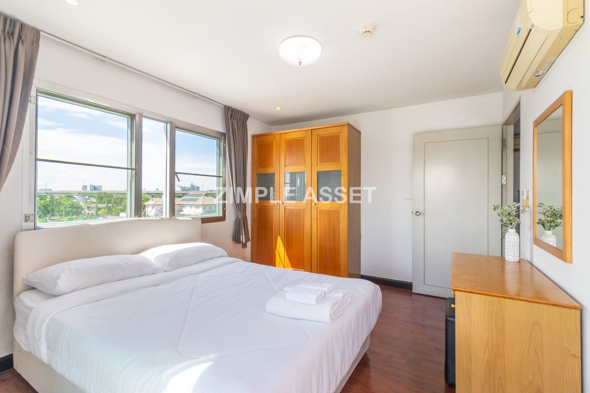 For RentPattanakan, Srinakarin : Line ID: @zimple_asset  Apartment style Condo on Srinakarin Road, Spacious and fully furnished rooms in a peaceful and secure environment, featuring a swimming pool. Conveniently located near MRT Hua Mak. Short-term rentals are also available.