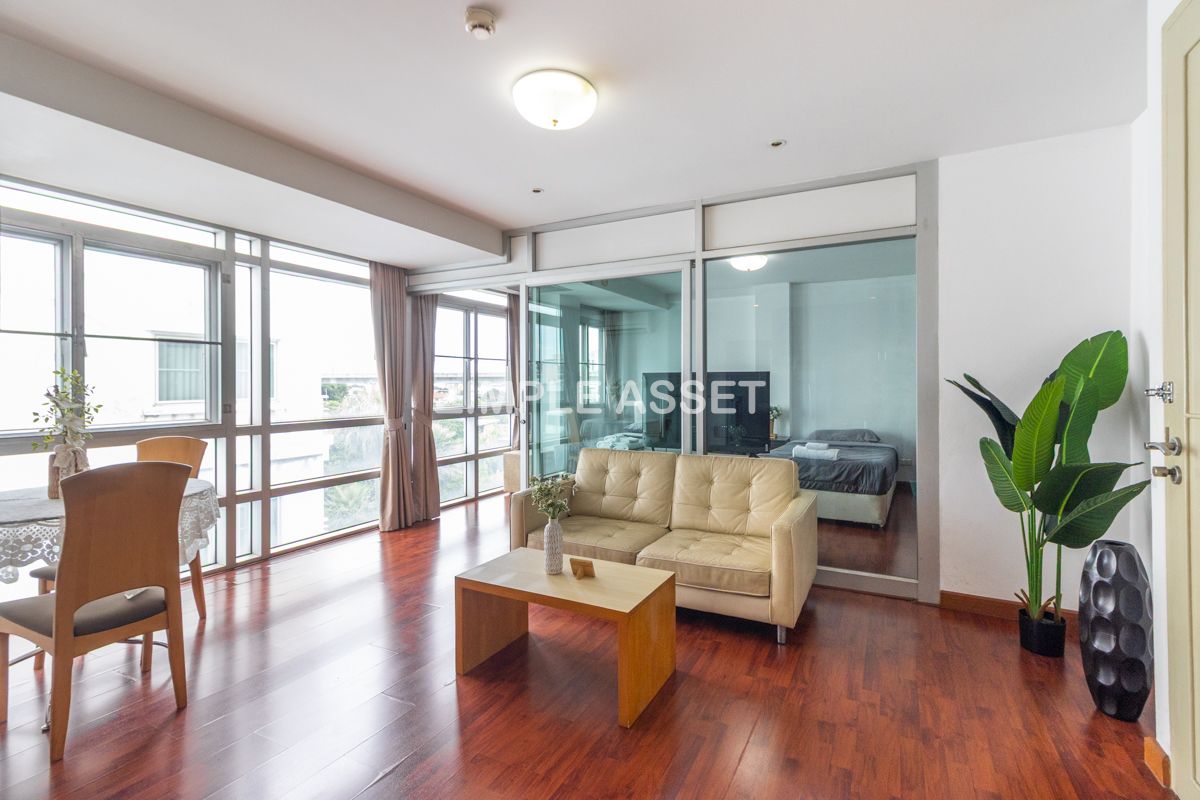 For RentPattanakan, Srinakarin : Line ID: @zimple_asset  Apartment style Condo on Srinakarin Road, Spacious and fully furnished rooms in a peaceful and secure environment, featuring a swimming pool. Conveniently located near MRT Hua Mak. Short-term rentals are also available.