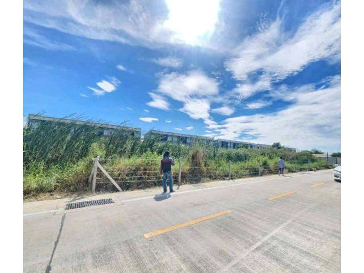 ขายที่ดินลาดกระบัง สุวรรณภูมิ : ที่ดินพัฒนา​ชนบท​3แยก15​ กว้าง30ลึก53ม.