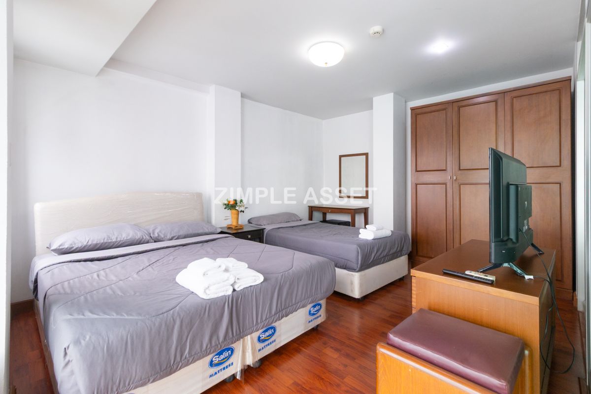 For RentPattanakan, Srinakarin : Line ID: @zimple_asset  Apartment style Condo on Srinakarin Road, Spacious and fully furnished rooms in a peaceful and secure environment, featuring a swimming pool. Conveniently located near MRT Hua Mak. Short-term rentals are also available.