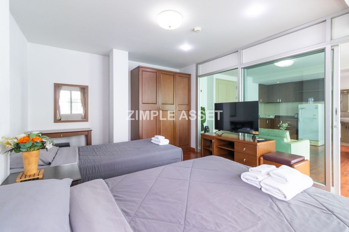 For RentPattanakan, Srinakarin : Line ID: @zimple_asset  Apartment style Condo on Srinakarin Road, Spacious and fully furnished rooms in a peaceful and secure environment, featuring a swimming pool. Conveniently located near MRT Hua Mak. Short-term rentals are also available.