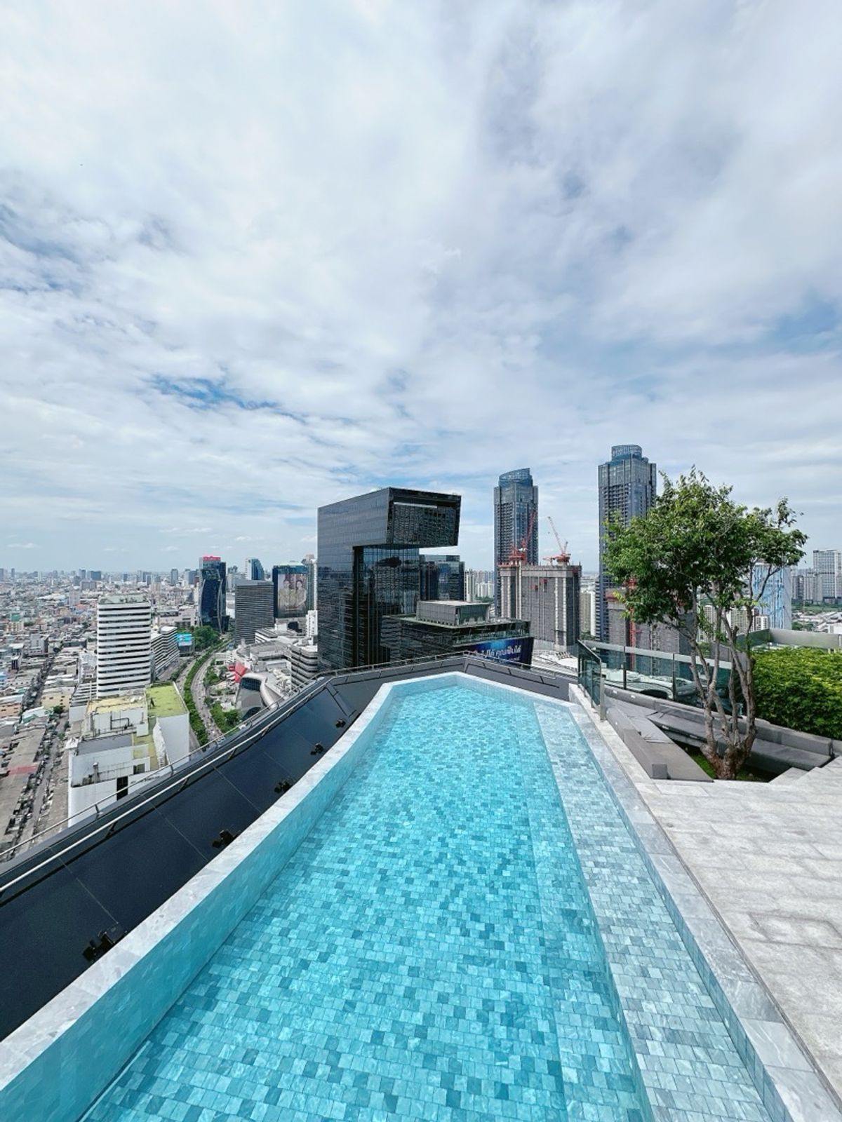 ขายคอนโดพระราม 9 เพชรบุรีตัดใหม่ RCA : 𝐀𝐒𝐇𝐓𝐎𝐍 𝐀𝐒𝐎𝐊𝐄 𝐑𝐀𝐌𝐀𝟗 𝑭𝒓𝒆𝒆 0 𝐁𝐚𝐡𝐭 ห้องใหม่จากโครงการ พร้อมเข้าอยู่ ห้องมุม วิวสวยมาก 