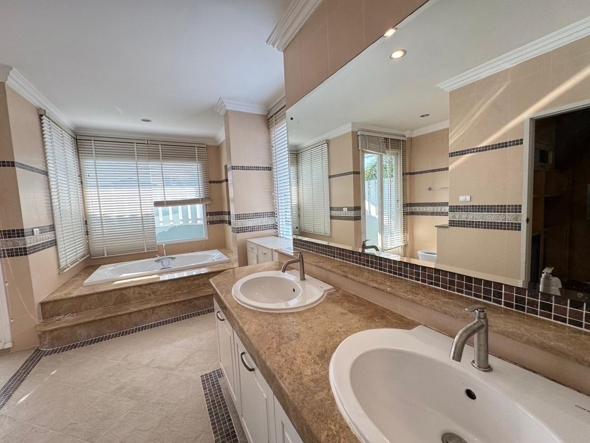 For RentHouseLadkrabang, Suwannaphum Airport : P-2814 Urgent for rent!  Single house, Perfect Masterpiece Rama 9, ready to move in.