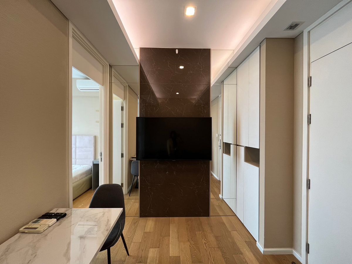 For RentCondoLadprao, Central Ladprao : Condo The Saint Residences (The Saint Residences), newly renovated room, beautiful, ready to move in, complete central garden. Good location near Lat Phrao intersection.