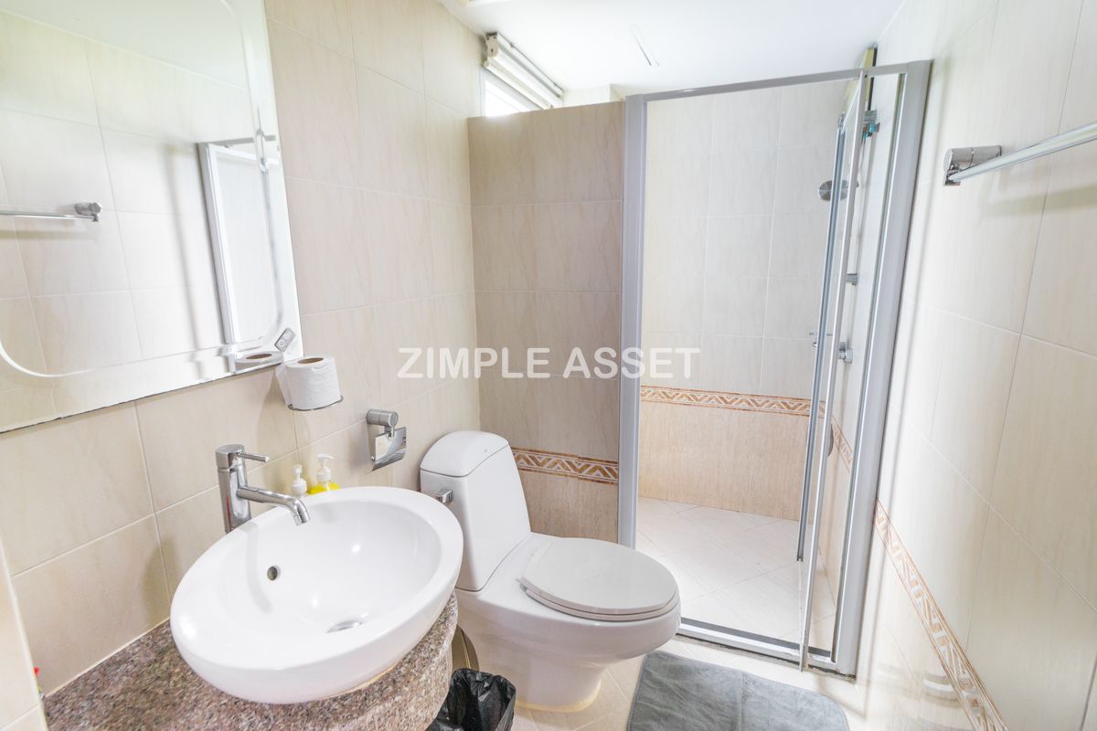 For RentPattanakan, Srinakarin : Line ID: @zimple_asset  Apartment style Condo on Srinakarin Road, Spacious and fully furnished rooms in a peaceful and secure environment, featuring a swimming pool. Conveniently located near MRT Hua Mak. Short-term rentals are also available.