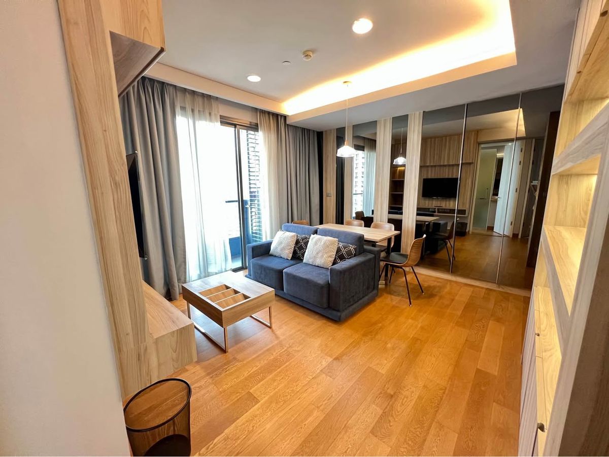For RentCondoSukhumvit, Asoke, Thonglor : A luxury unit perfect for premium living or high-yield investment. The Lumpini 24 Phrom Phong