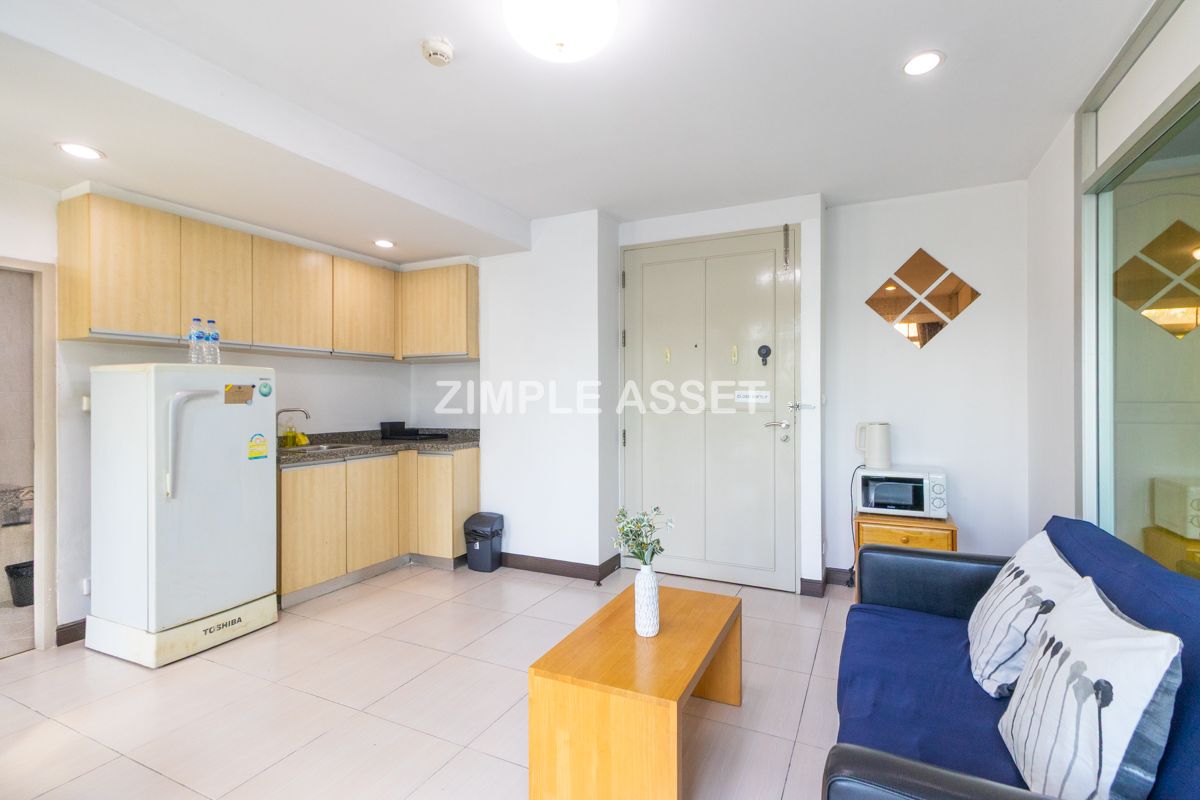 For RentPattanakan, Srinakarin : Line ID: @zimple_asset  Apartment style Condo on Srinakarin Road, Spacious and fully furnished rooms in a peaceful and secure environment, featuring a swimming pool. Conveniently located near MRT Hua Mak. Short-term rentals are also available.