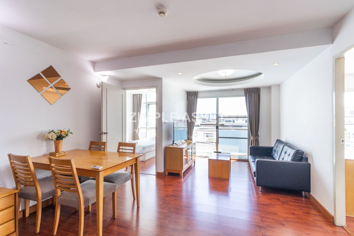 For RentPattanakan, Srinakarin : Line ID: @zimple_asset  Apartment style Condo on Srinakarin Road, Spacious and fully furnished rooms in a peaceful and secure environment, featuring a swimming pool. Conveniently located near MRT Hua Mak. Short-term rentals are also available.