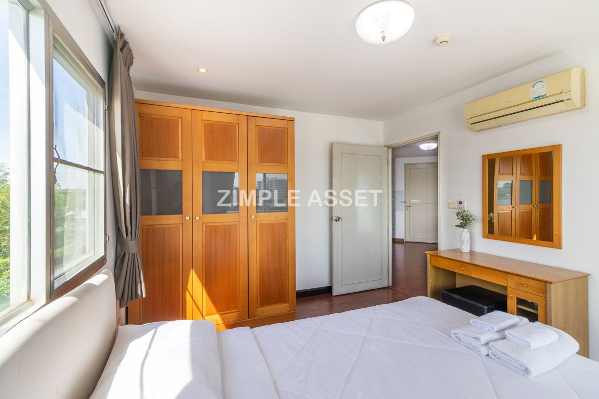 For RentPattanakan, Srinakarin : Line ID: @zimple_asset  Apartment style Condo on Srinakarin Road, Spacious and fully furnished rooms in a peaceful and secure environment, featuring a swimming pool. Conveniently located near MRT Hua Mak. Short-term rentals are also available.