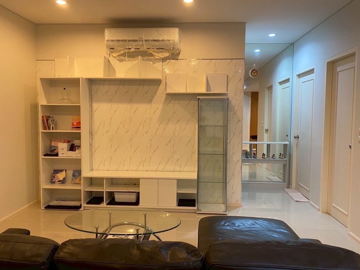 ให้เช่าคอนโดพระราม 9 เพชรบุรีตัดใหม่ RCA : ให้ เช่า ด่วน 2ห้องนอน 2ห้องน้ำ (ห้องใหม่พร้อมอยู่) Life Asoke