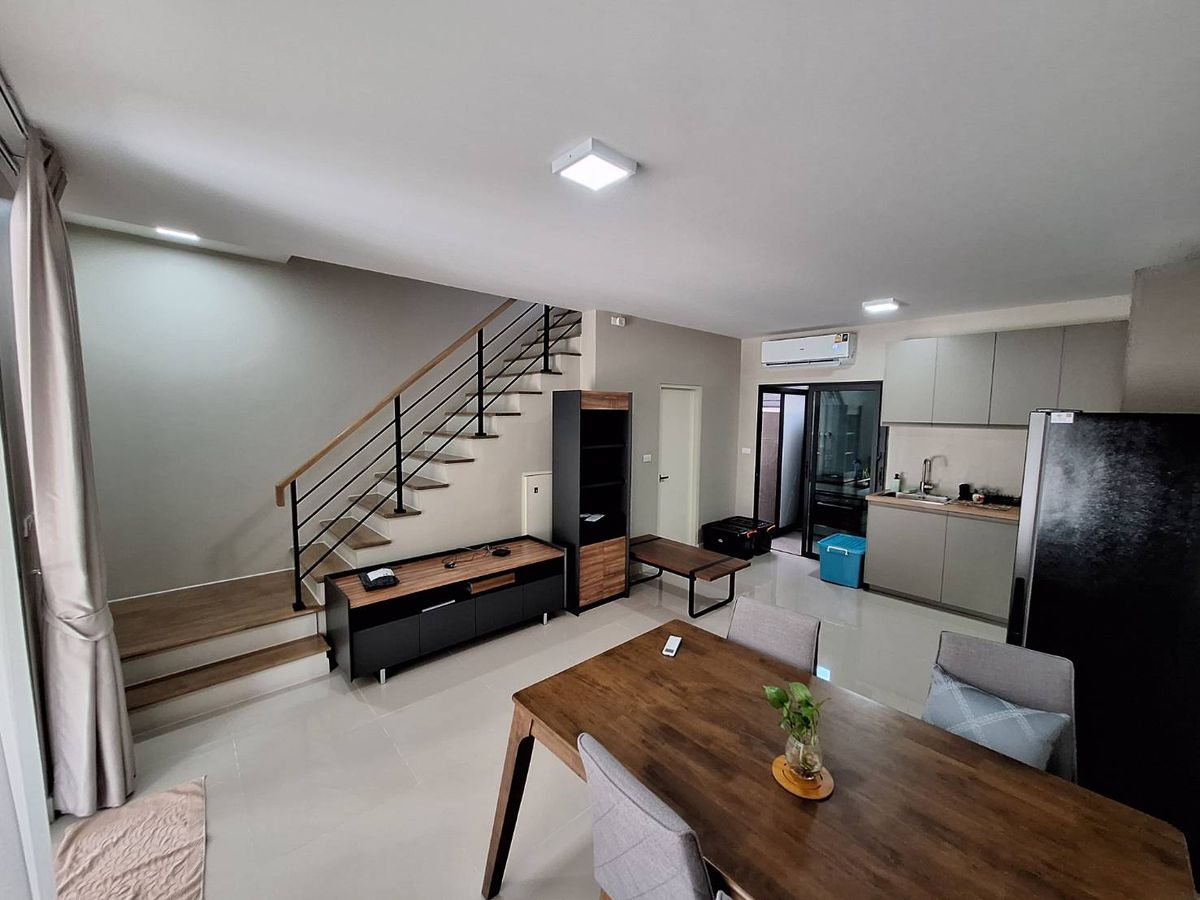 For SaleTownhomeOnnut, Udomsuk : K-6576 Urgent sale! Townhome Baan Klang Muang Sukhumvit On Nut 70/1 with built-in furniture, ready to move in.