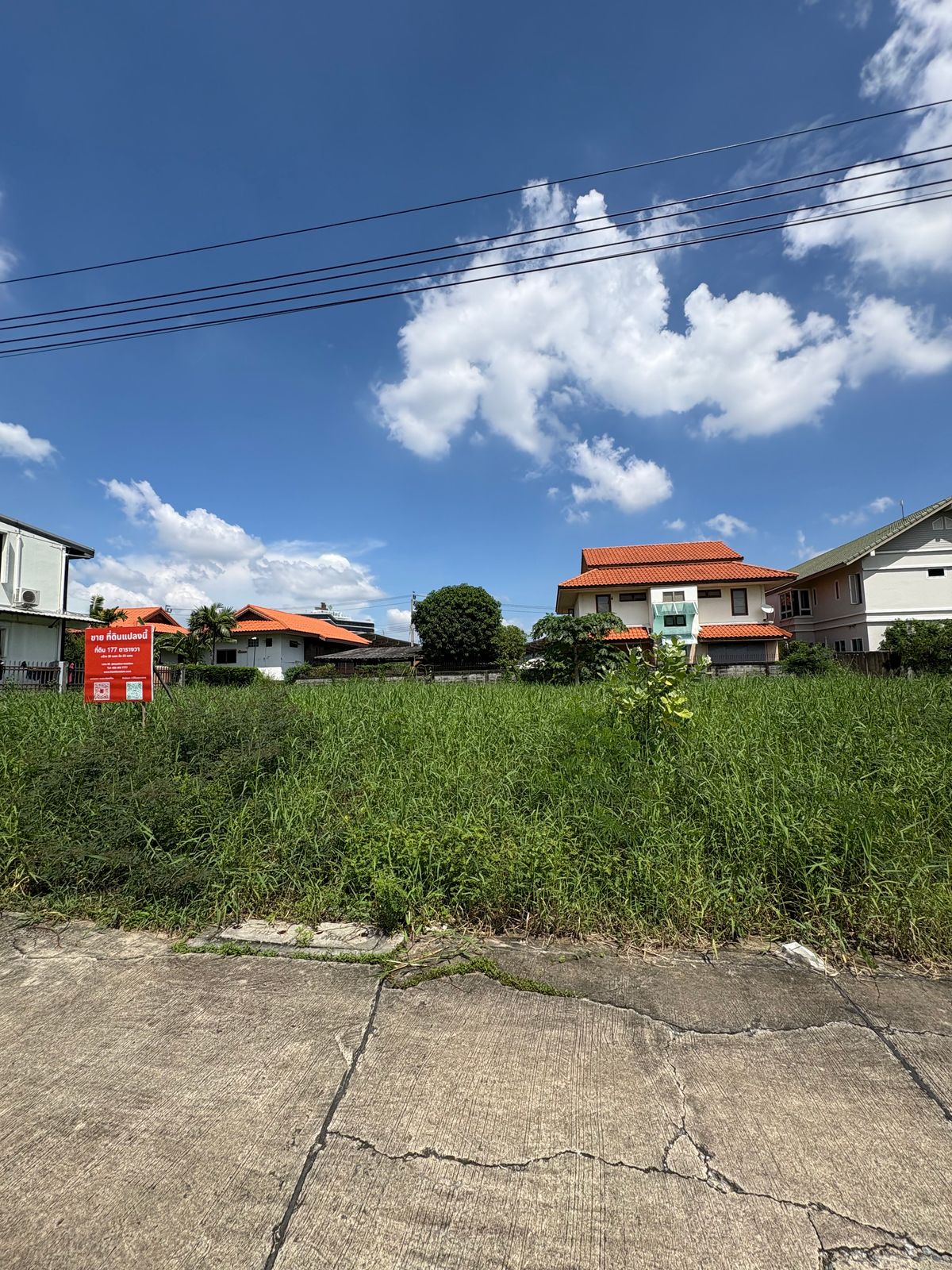 For SaleLandNawamin, Ramindra : [17 October 2025] Land 177 square wah, Ramintra 62, Intersection 1, near Synphaet Fashion Hospital, width 30 meters, depth 23 meters, 12,500,000.- (70,600 baht/square wah)