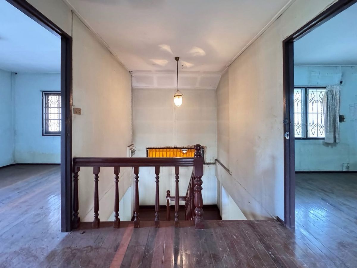 For SaleHouseSamut Prakan,Samrong : House for sale, good location, near MRT Sri Dan, only 400 meters, on an area of ​​55 sq m, for only 2.7 million baht!