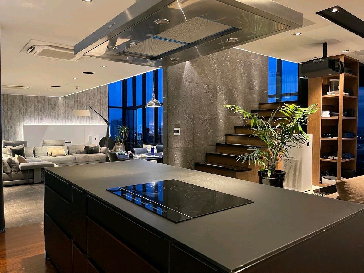 ขายคอนโดสุขุมวิท อโศก ทองหล่อ : EMPORIO PLACE LOFT PENTHOUSEUnique Duplex Penthouse for Sale in Phrom Phong Size: 234 sqm | Above 40th Floor