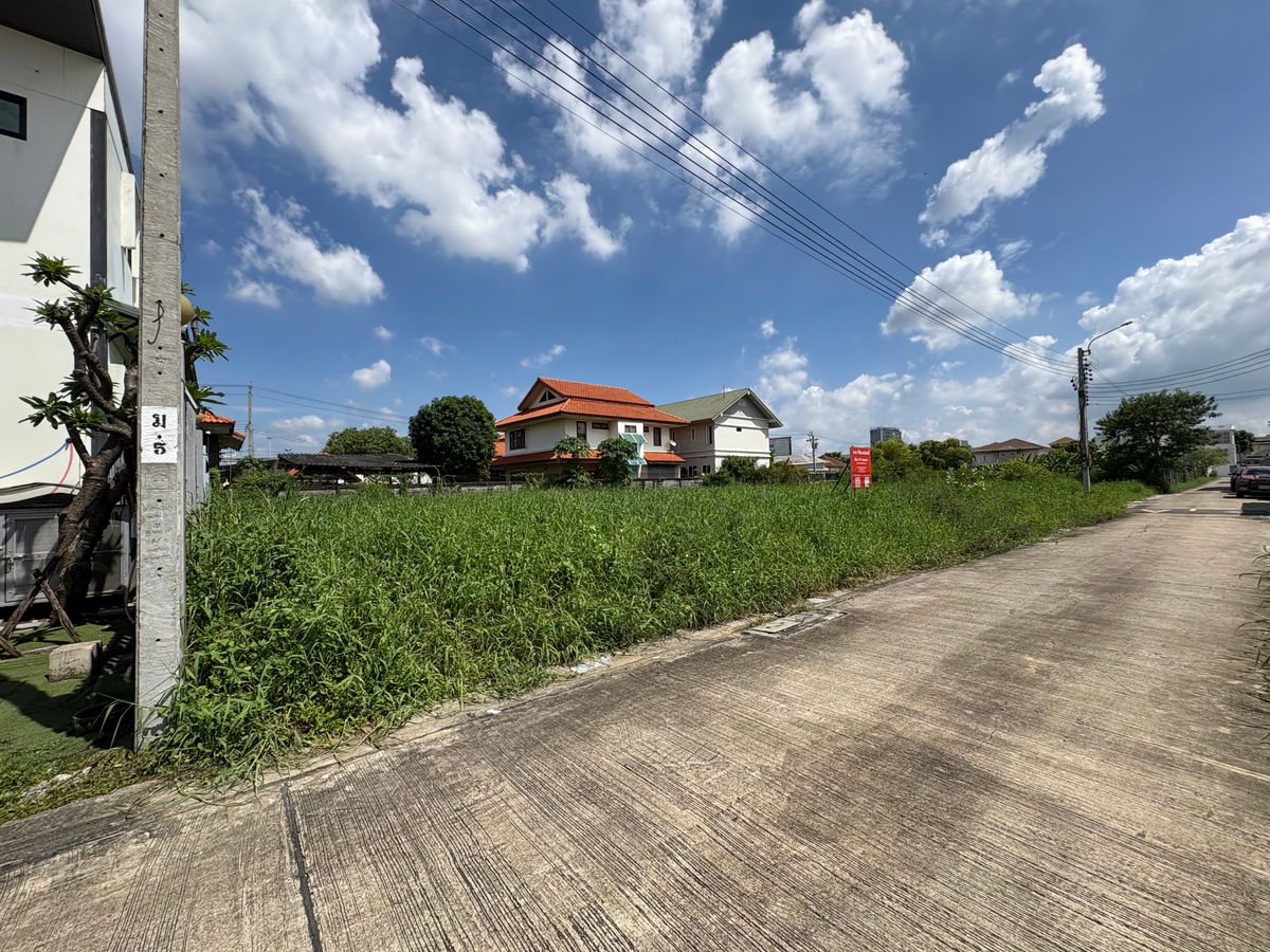 For SaleLandNawamin, Ramindra : [17 October 2025] Land 177 square wah, Ramintra 62, Intersection 1, near Synphaet Fashion Hospital, width 30 meters, depth 23 meters, 12,500,000.- (70,600 baht/square wah)