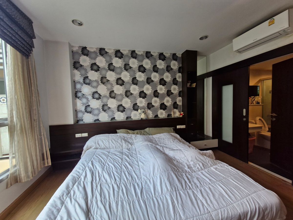 For RentCondoSukhumvit, Asoke, Thonglor : Low Rise Condo near BTS Ekkamai for rent, very good price, hurry.