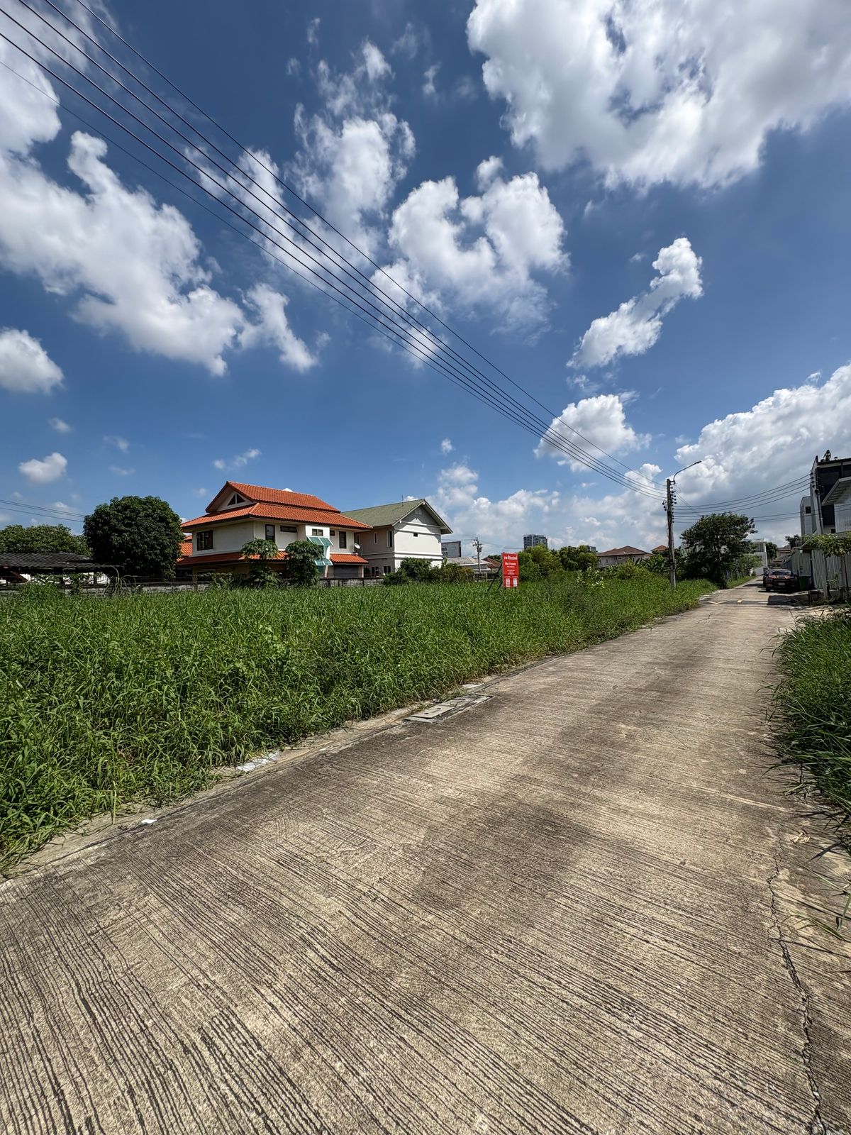 For SaleLandNawamin, Ramindra : [17 October 2025] Land 177 square wah, Ramintra 62, Intersection 1, near Synphaet Fashion Hospital, width 30 meters, depth 23 meters, 12,500,000.- (70,600 baht/square wah)