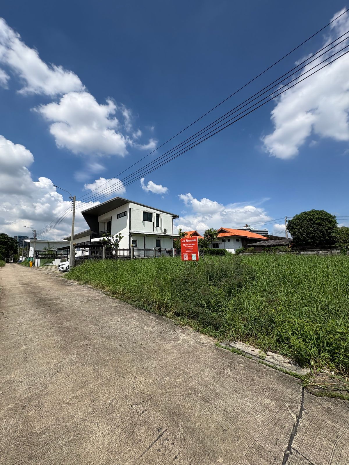 For SaleLandNawamin, Ramindra : [17 October 2025] Land 177 square wah, Ramintra 62, Intersection 1, near Synphaet Fashion Hospital, width 30 meters, depth 23 meters, 12,500,000.- (70,600 baht/square wah)