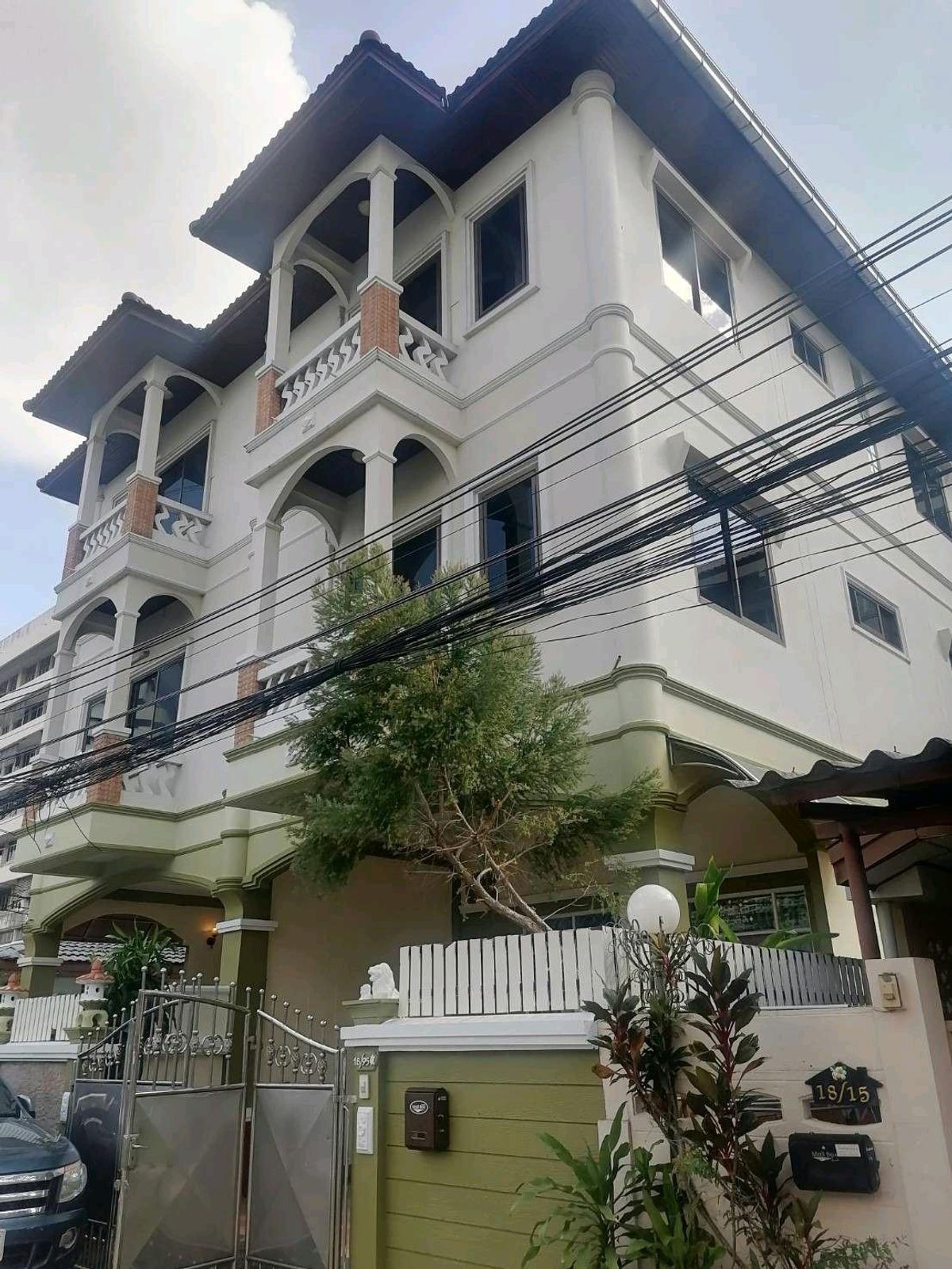 ให้เช่าทาวน์โฮมลาดพร้าว เซ็นทรัลลาดพร้าว : บ้านช่าถ.พหลโยธิน
ให้เช่า 27,000บ
ให้เช่าทาวน์ 3ชั้น เนื้อที่ 30ตร.ว 4นอน 4น้ำ 5แอร์
เฟอร์ครบ ตกแต่งสวยพร้อมยู่ /ใกล้ห้างเช็นทรัลลาดพร้าว/ใกล้โรงเรียนเชนส์จอน/ใกล้รถไฟฟ้า Btsสถานีเช็นทรัลลาดพร้าว
จอดรถ 1คัน
สอบถามเพิ่มเติม
081 629 3542 อรจิรา
089 775 7837