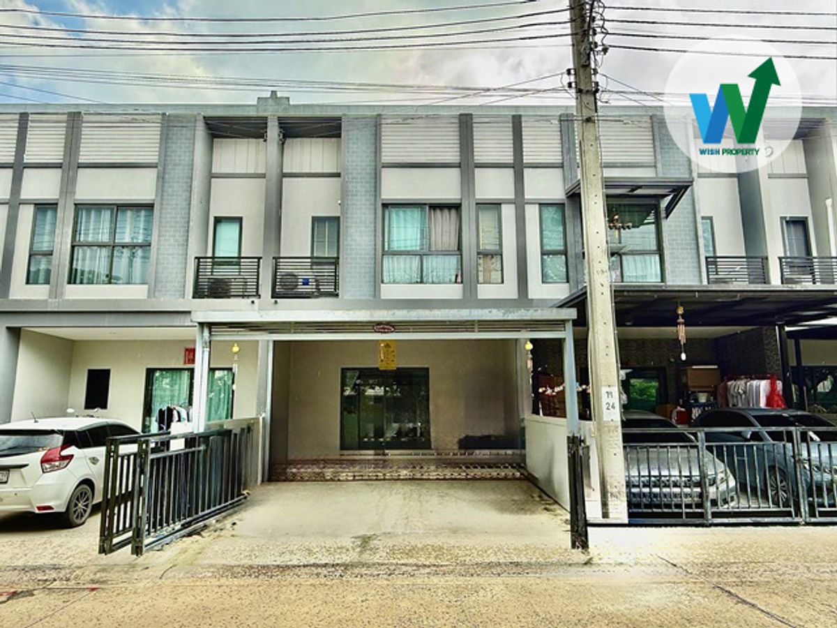 ขายทาวน์โฮมลาดกระบัง สุวรรณภูมิ : ขายทาวน์โฮม  วี คอมพาวด์ บางนา3 ห้องนอน 3 ห้องน้ำ พร้อมอยู่ ใกล้นิคมบางพลี นิคมเวลโกรว์