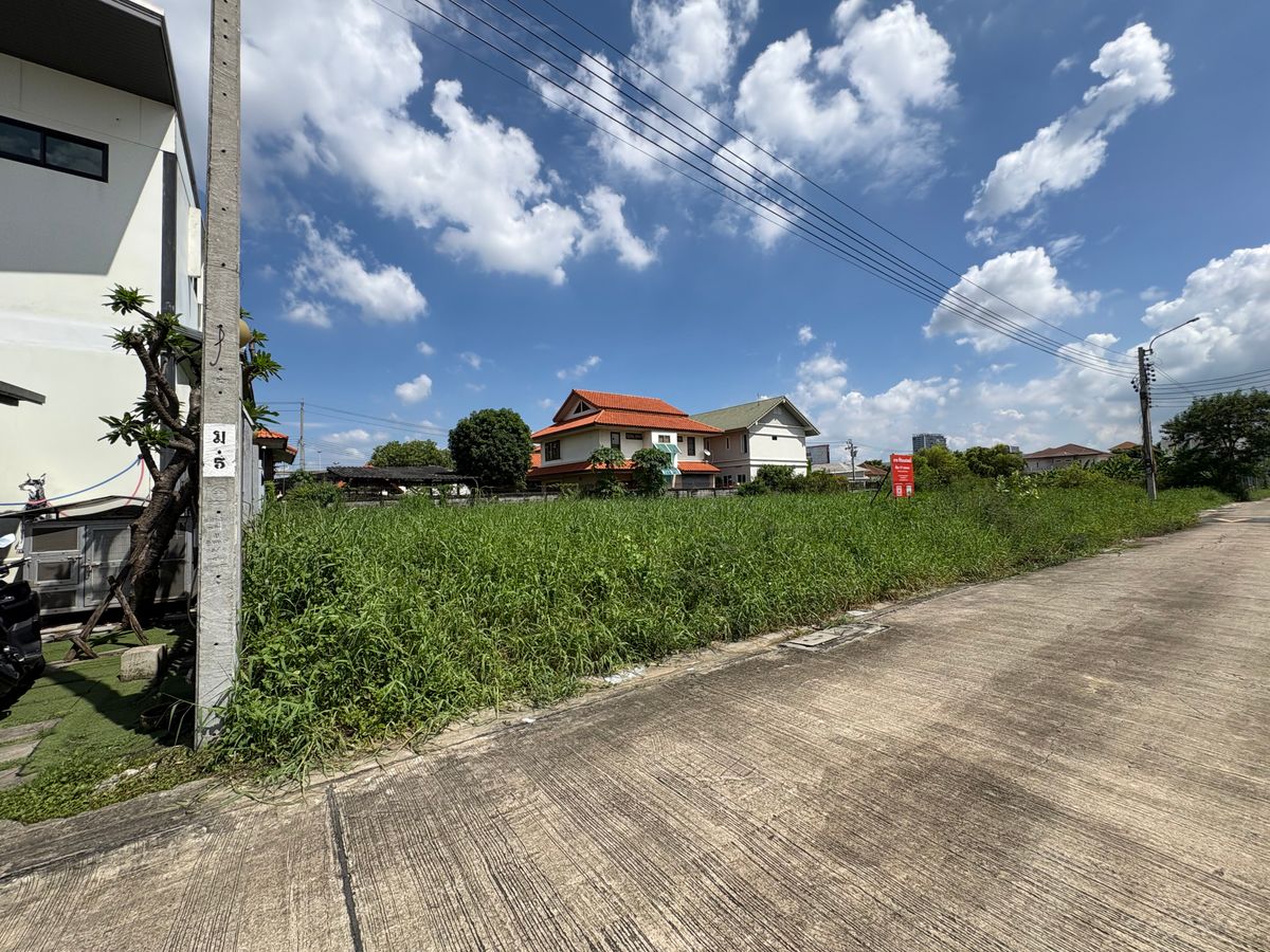 For SaleLandNawamin, Ramindra : [17 October 2025] Land 177 square wah, Ramintra 62, Intersection 1, near Synphaet Fashion Hospital, width 30 meters, depth 23 meters, 12,500,000.- (70,600 baht/square wah)