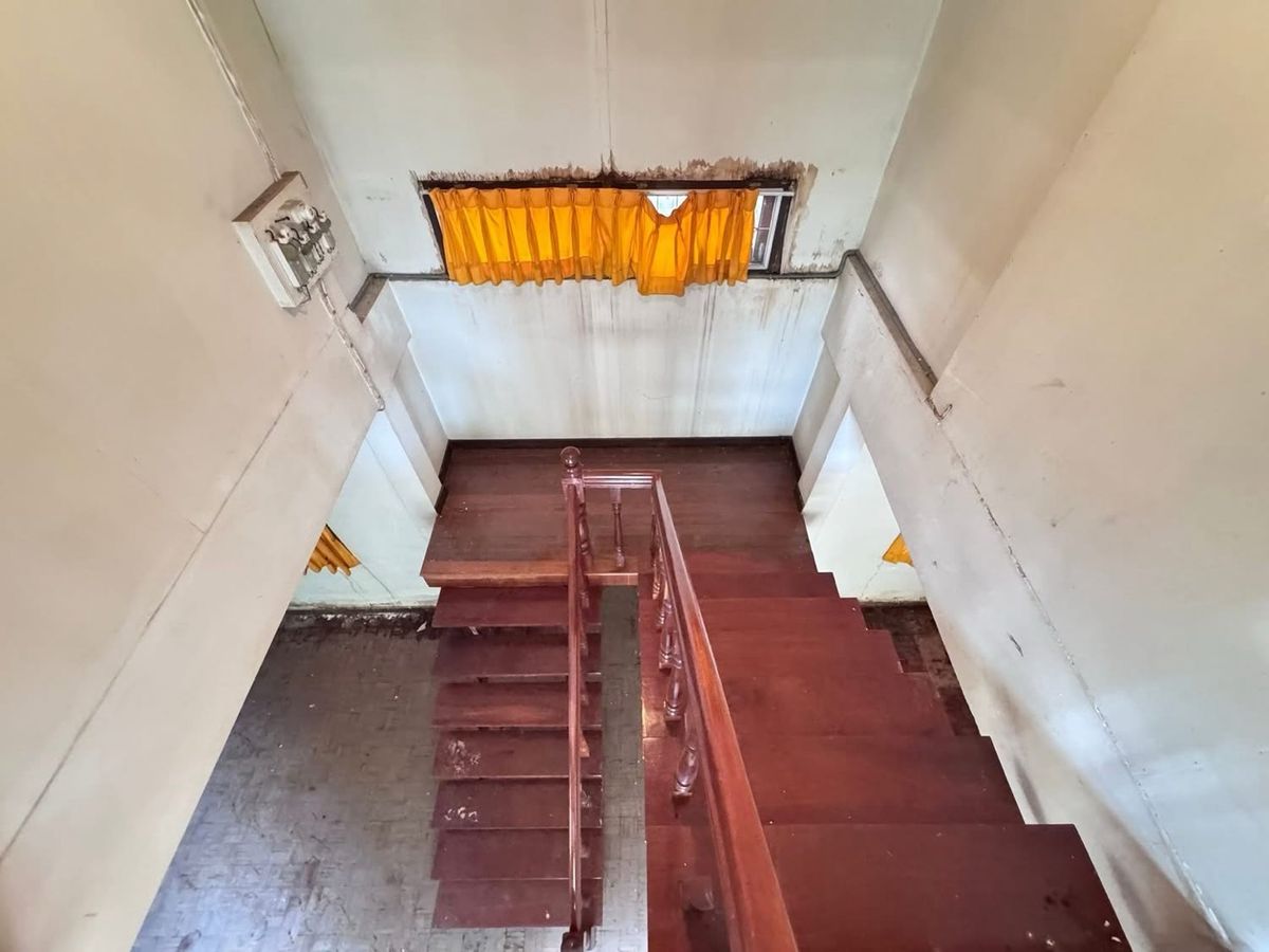 For SaleHouseSamut Prakan,Samrong : House for sale, good location, near MRT Sri Dan, only 400 meters, on an area of ​​55 sq m, for only 2.7 million baht!