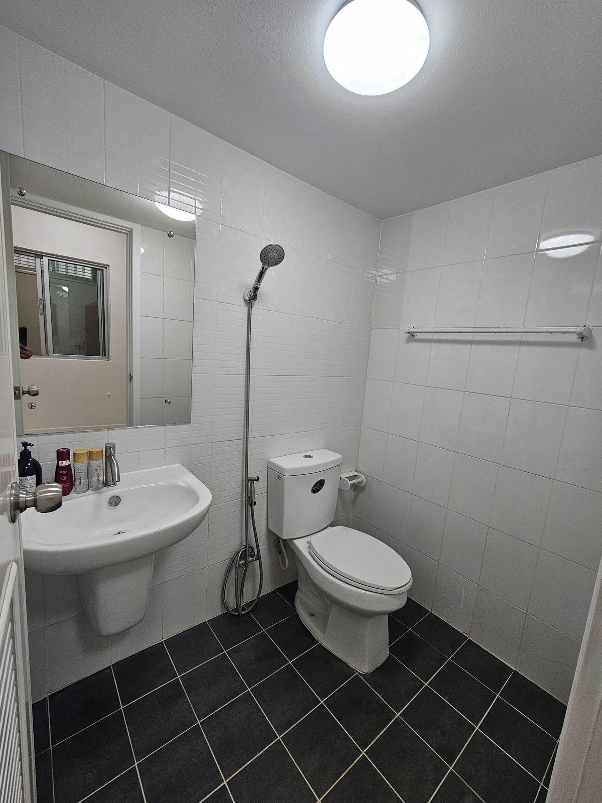 ขายทาวน์โฮมแจ้งวัฒนะ เมืองทอง : ขายพร้อมผู้เช่า ผู้เช่าพักเป็นครอบครัวชำระตรง ยิว เกือบ7%  ที่เดอะ คอนเน็ค แจ้งวัฒนะ1 