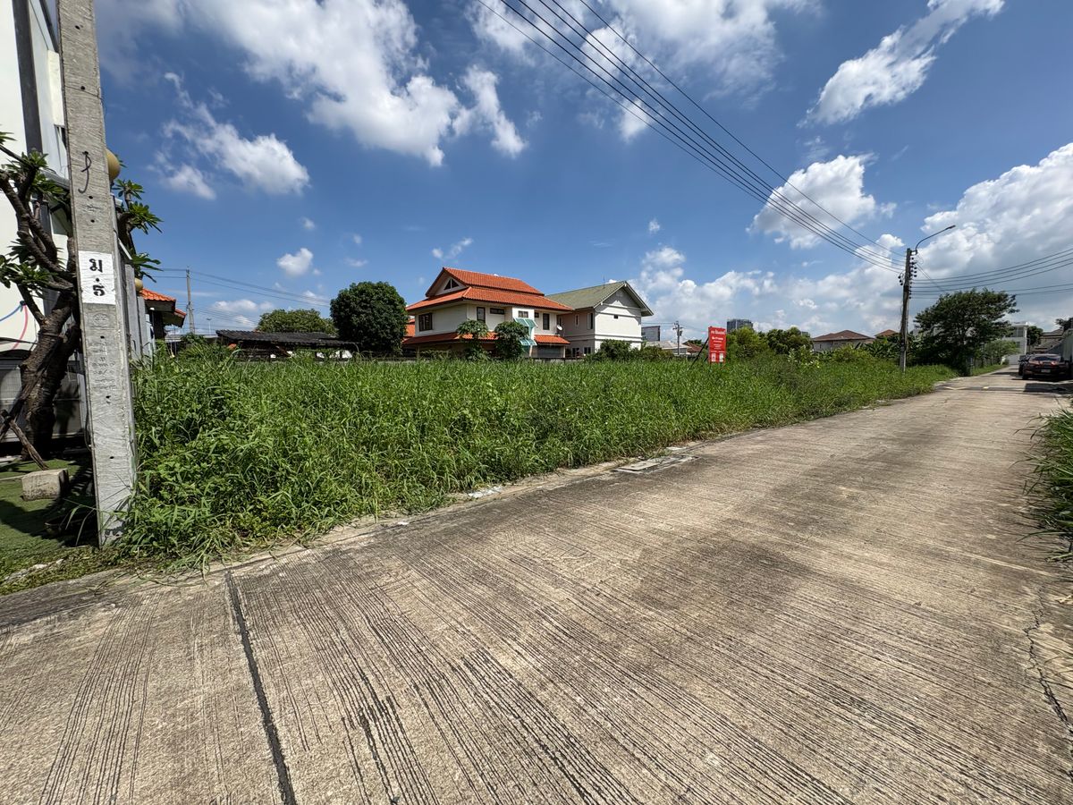 For SaleLandNawamin, Ramindra : [17 October 2025] Land 177 square wah, Ramintra 62, Intersection 1, near Synphaet Fashion Hospital, width 30 meters, depth 23 meters, 12,500,000.- (70,600 baht/square wah)