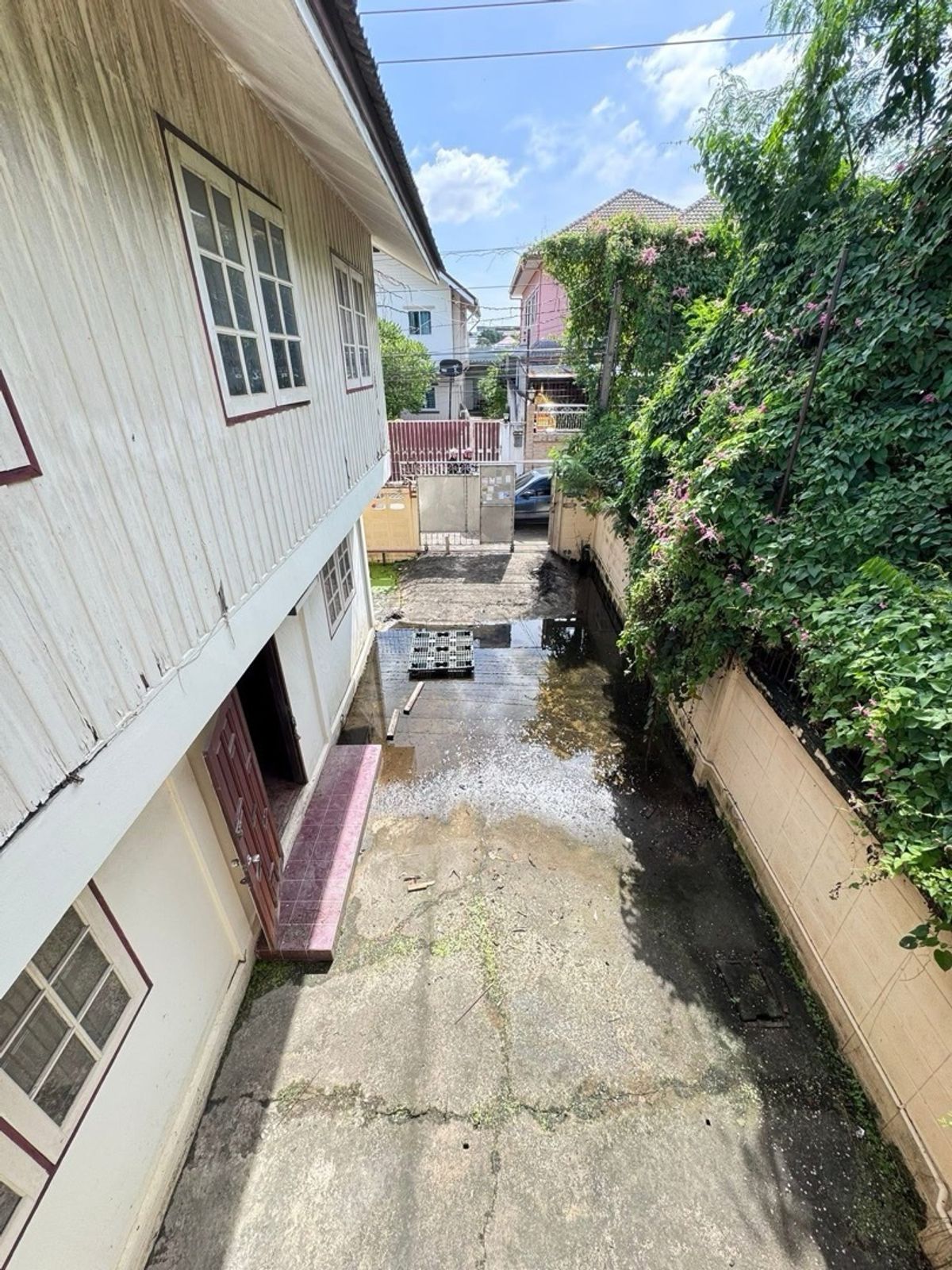 For SaleHouseSamut Prakan,Samrong : House for sale, good location, near MRT Sri Dan, only 400 meters, on an area of ​​55 sq m, for only 2.7 million baht!