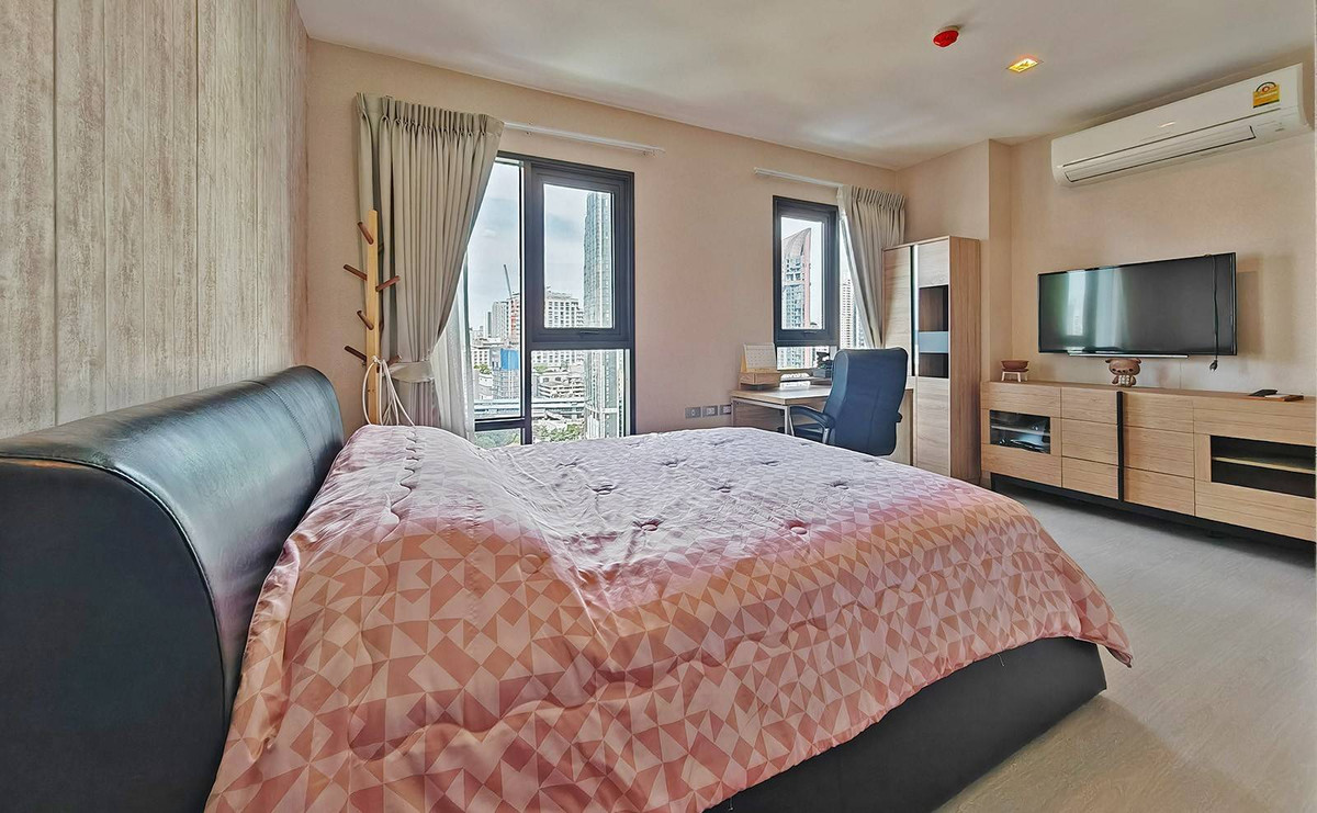 For RentCondoSukhumvit, Asoke, Thonglor : P-144515 Condo for rent Rhythm Sukhumvit 36-38 fully furnished (Confirm again when visit).  Line Id: @easythaihome 085-592-2897