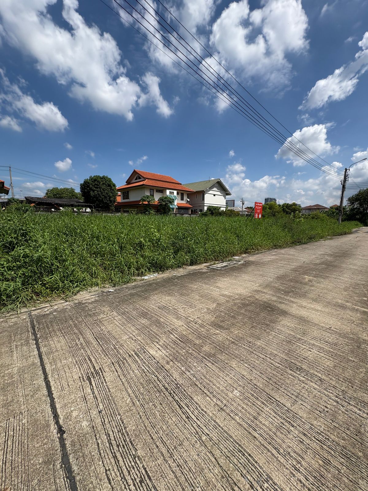 For SaleLandNawamin, Ramindra : [17 October 2025] Land 177 square wah, Ramintra 62, Intersection 1, near Synphaet Fashion Hospital, width 30 meters, depth 23 meters, 12,500,000.- (70,600 baht/square wah)