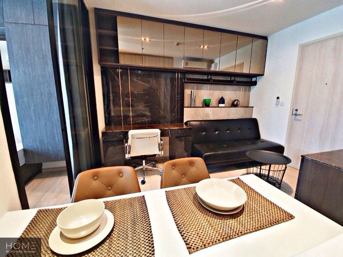 For RentCondoRama9, Petchburi, RCA : 2 bedrooms, next to the BTS, great value!!! Cant find it anymore Completely ready to move in. High floor, beautiful view Fully built-in throughout the room.
