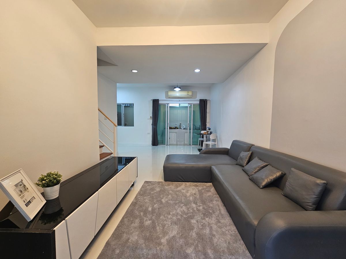 ขายทาวน์โฮมแจ้งวัฒนะ เมืองทอง : ขายพร้อมผู้เช่า ผู้เช่าพักเป็นครอบครัวชำระตรง ยิว เกือบ7%  ที่เดอะ คอนเน็ค แจ้งวัฒนะ1 