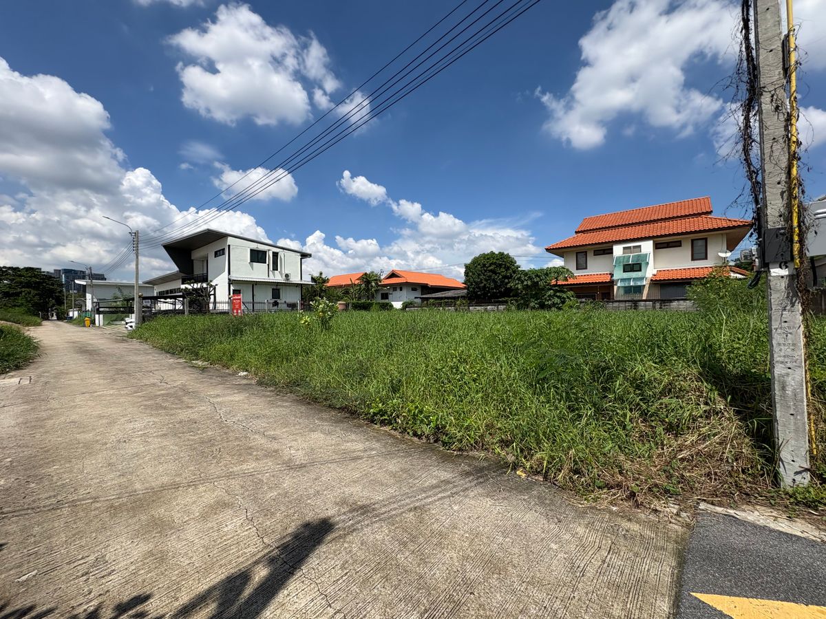 For SaleLandNawamin, Ramindra : [17 October 2025] Land 177 square wah, Ramintra 62, Intersection 1, near Synphaet Fashion Hospital, width 30 meters, depth 23 meters, 12,500,000.- (70,600 baht/square wah)