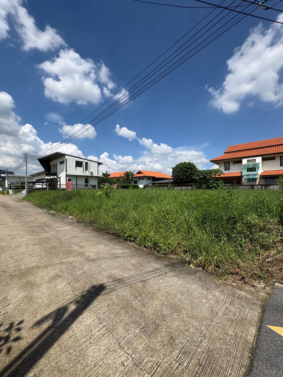 For SaleLandNawamin, Ramindra : [17 October 2025] Land 177 square wah, Ramintra 62, Intersection 1, near Synphaet Fashion Hospital, width 30 meters, depth 23 meters, 12,500,000.- (70,600 baht/square wah)