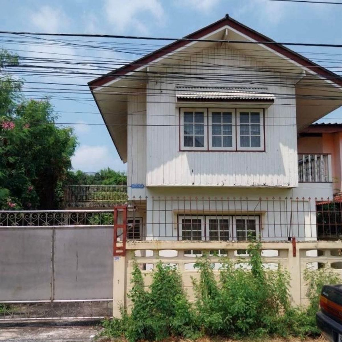 For SaleHouseSamut Prakan,Samrong : House for sale, good location, near MRT Sri Dan, only 400 meters, on an area of ​​55 sq m, for only 2.7 million baht!