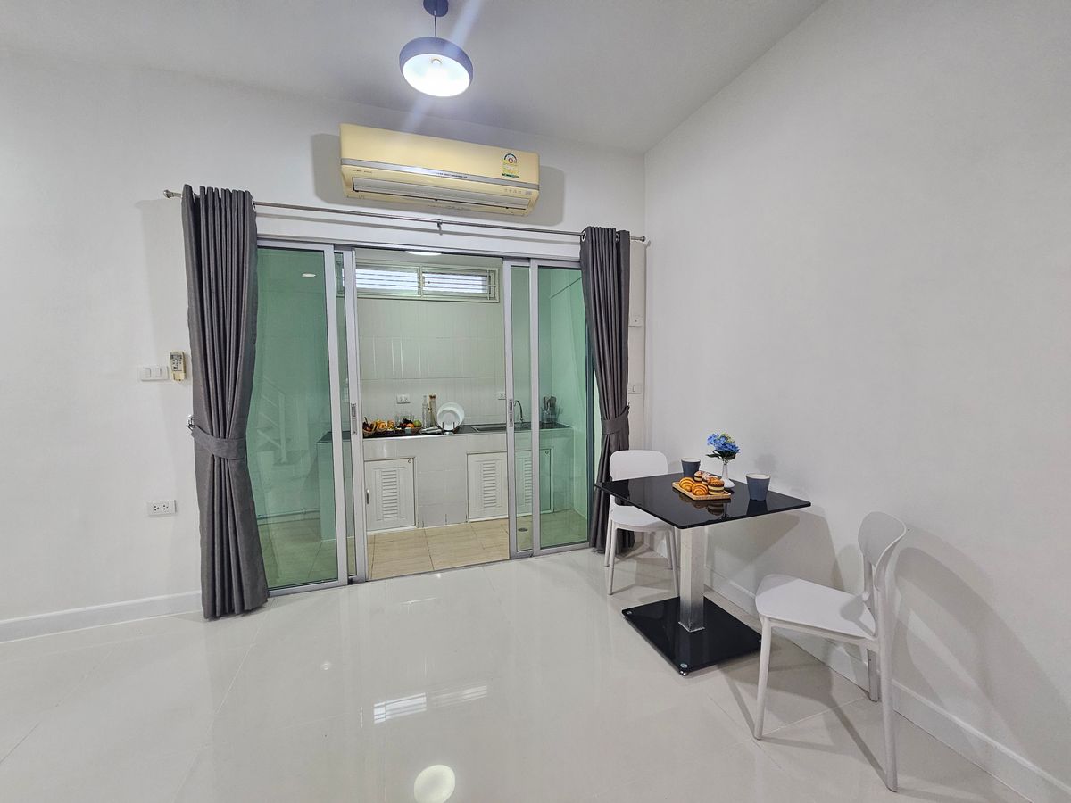 ขายทาวน์โฮมแจ้งวัฒนะ เมืองทอง : ขายพร้อมผู้เช่า ผู้เช่าพักเป็นครอบครัวชำระตรง ยิว เกือบ7%  ที่เดอะ คอนเน็ค แจ้งวัฒนะ1 