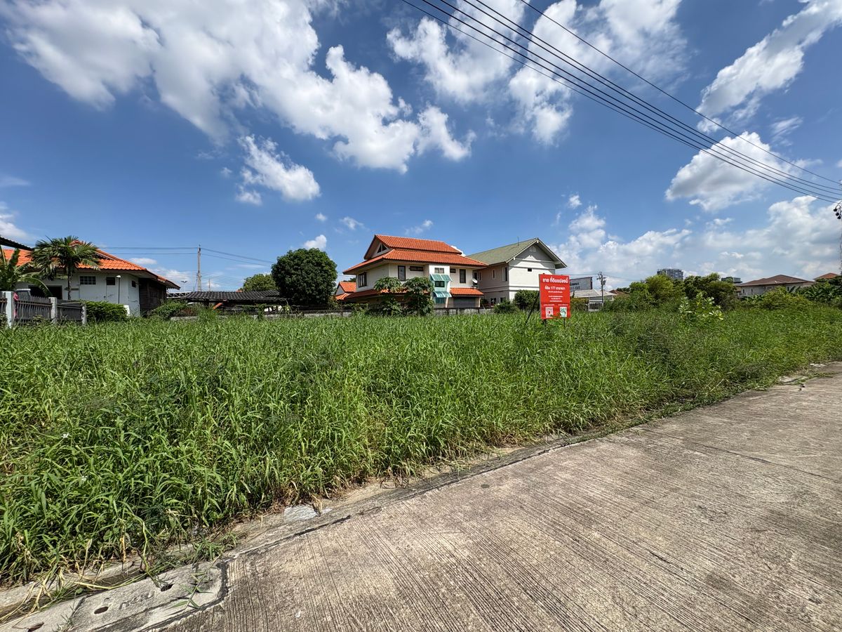 For SaleLandNawamin, Ramindra : [17 October 2025] Land 177 square wah, Ramintra 62, Intersection 1, near Synphaet Fashion Hospital, width 30 meters, depth 23 meters, 12,500,000.- (70,600 baht/square wah)