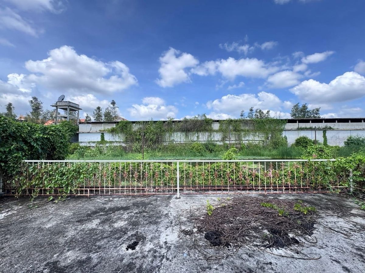 For SaleHouseSamut Prakan,Samrong : House for sale, good location, near MRT Sri Dan, only 400 meters, on an area of ​​55 sq m, for only 2.7 million baht!