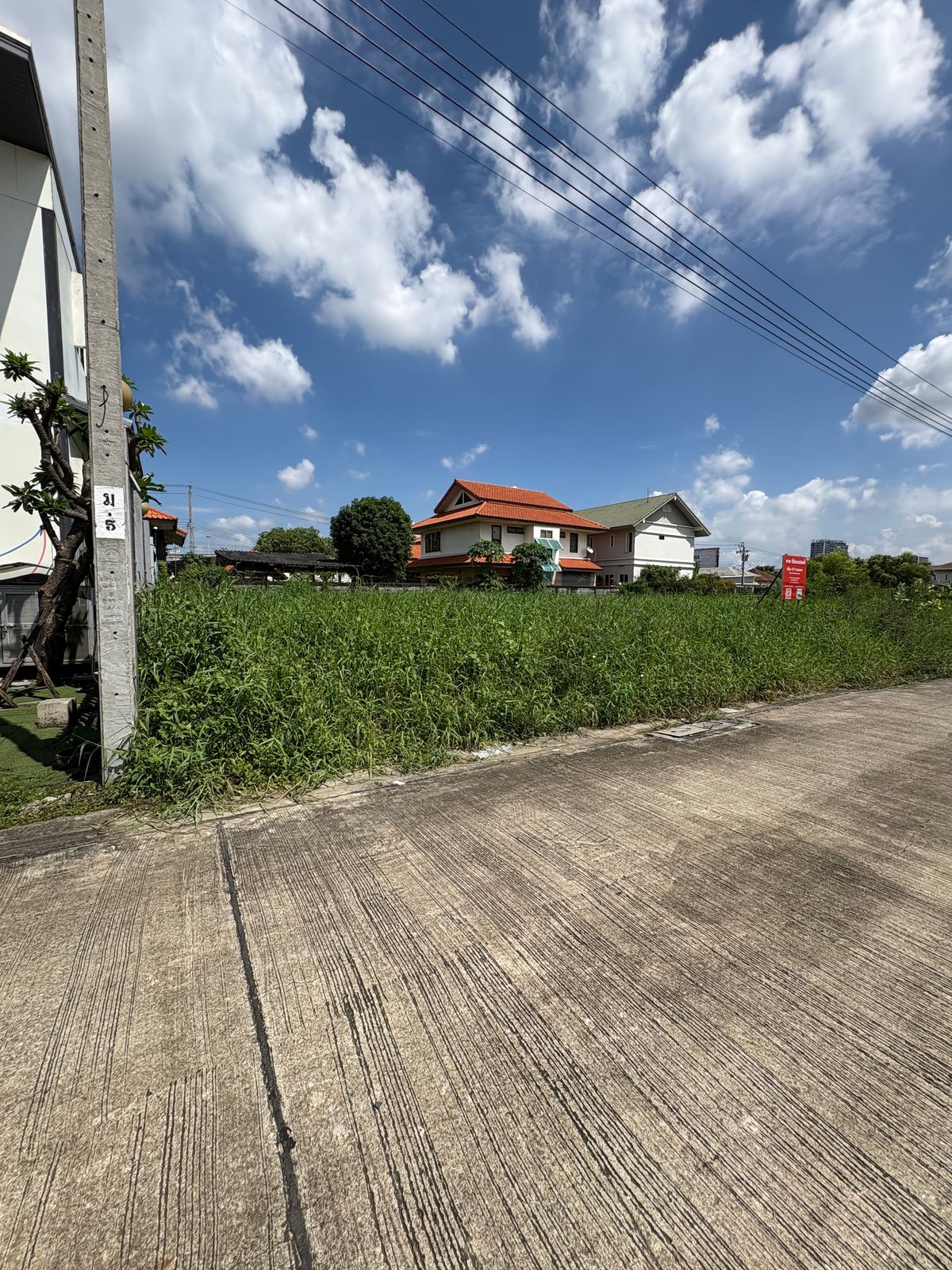 For SaleLandNawamin, Ramindra : [17 October 2025] Land 177 square wah, Ramintra 62, Intersection 1, near Synphaet Fashion Hospital, width 30 meters, depth 23 meters, 12,500,000.- (70,600 baht/square wah)